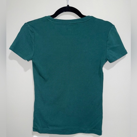 Tommy Hilfiger Women's Green Short Sleeve Tee With Heart-Shaped Logo EUC - Picture 2 of 4